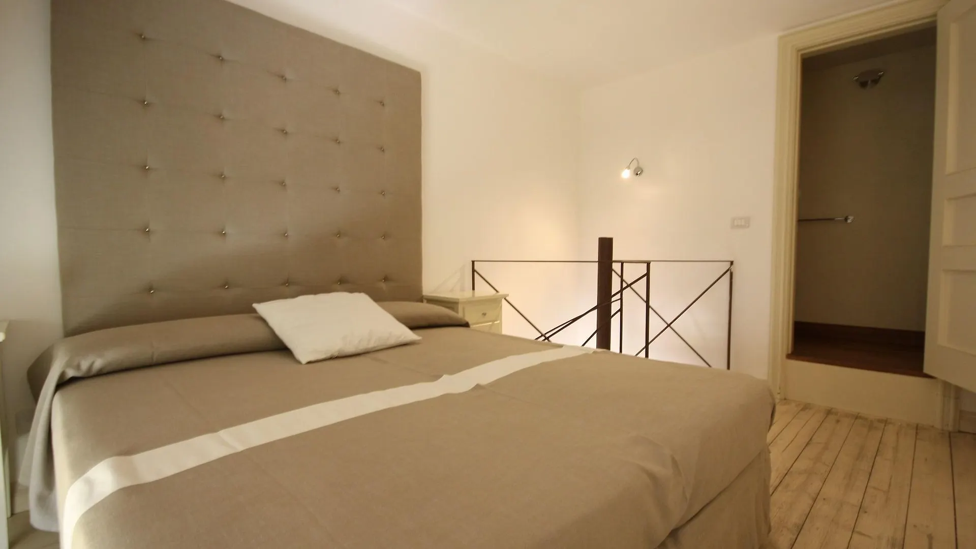 Ferrini Home - Residence 150 Katania Apartament